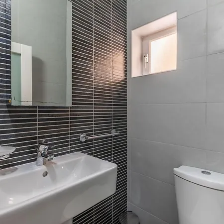 بيت للعطل Charming Four Bedroom Townhouse One Minute Away From The Seafront
