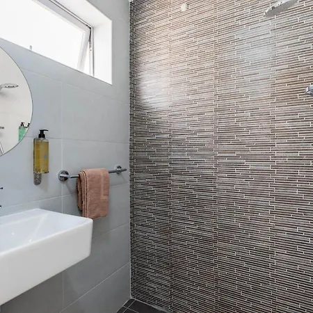 Charming Four Bedroom Townhouse One Minute Away From The Seafront *